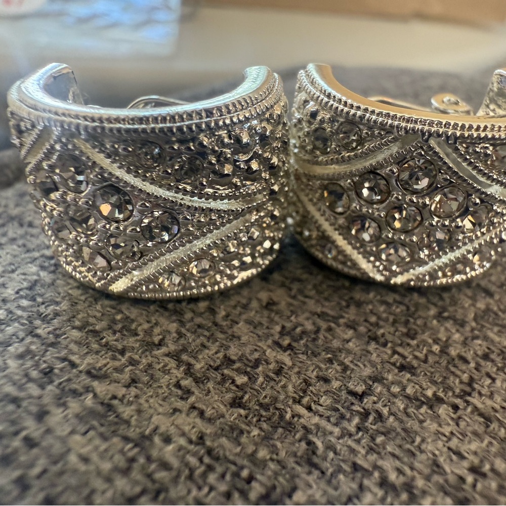 Vintage 80’s art deco‎ Silver clip on rhinestone earrings